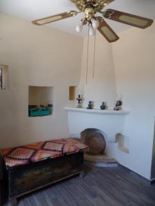 A bed or beds in a room at EVELYN'S COUNTRY HOUSE
