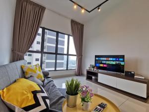 1 Traders Garden 1BR Pool View with HiSpeed Internet Netflix的电视和/或娱乐中心