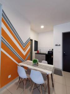 1 Traders Garden 1BR Pool View with HiSpeed Internet Netflix的厨房或小厨房