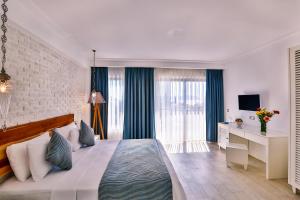 Postel nebo postele na pokoji v ubytování Arnna Hotel