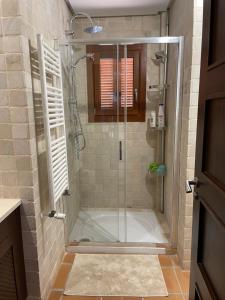 A bathroom at Villa para disfrutar en el Valle Golf Resort