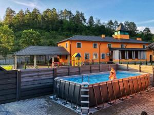 a large pool of water in front of a building at Старий Тудорів in Fedorovka