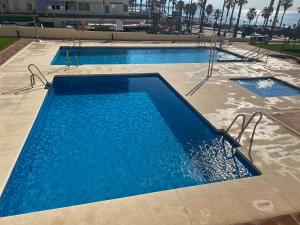Bazén v ubytování Apartamento Benalmadena playa nebo v jeho okolí
