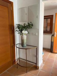 A kitchen or kitchenette at Villa para disfrutar en el Valle Golf Resort
