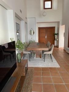 A seating area at Villa para disfrutar en el Valle Golf Resort