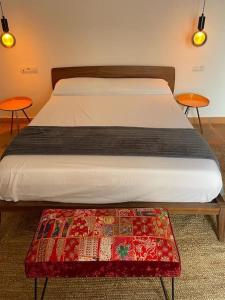 A bed or beds in a room at Villa para disfrutar en el Valle Golf Resort Még 37 kép