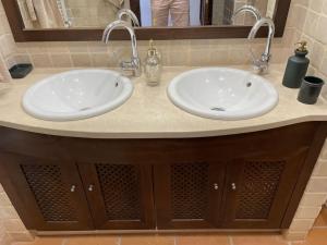 A bathroom at Villa para disfrutar en el Valle Golf Resort