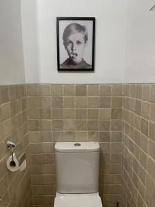 A bathroom at Villa para disfrutar en el Valle Golf Resort