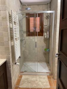 A bathroom at Villa para disfrutar en el Valle Golf Resort
