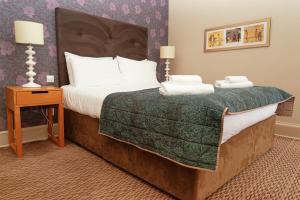 The Portpatrick Hotel by Compass Hospitality客房内的一张或多张床位