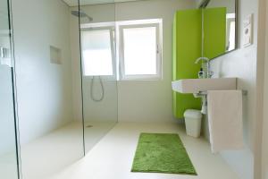 A bathroom at MANTANA - Apartments