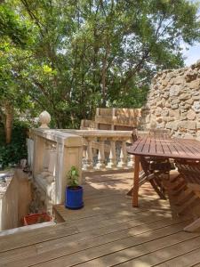 Balkón alebo terasa v ubytovaní Partie de Château du XI ieme à Canet d'Aude