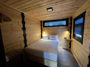 Voodi või voodid majutusasutuse Bitez Tiny House & Beach toas