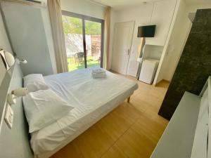 Postel nebo postele na pokoji v ubytování Hôtel Acajou