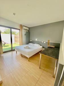 Postel nebo postele na pokoji v ubytování Hôtel Acajou