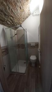 A bathroom at La maison du château