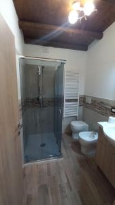 A bathroom at La maison du château