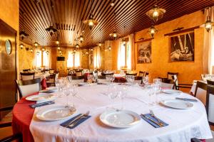Restaurace v ubytování Hostal El Guerrer