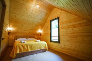Ein Bett oder Betten in einem Zimmer der Unterkunft wood house