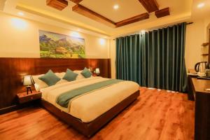 Letto o letti in una camera di Kathmandu Aagantuk Hotel