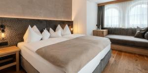 Postel nebo postele na pokoji v ubytování Hotel Niblea Dolomites