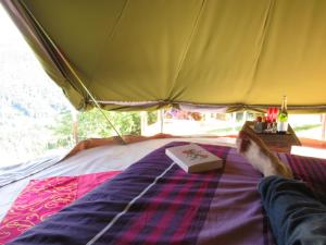 Posteľ alebo postele v izbe v ubytovaní Tente confort en zone naturelle et moyenne montagne