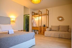 Posteľ alebo postele v izbe v ubytovaní Schinoza Luxury Suites