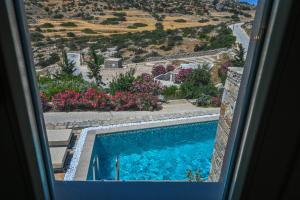 Bazén v ubytovaní Schinoza Luxury Suites alebo v jeho blízkosti