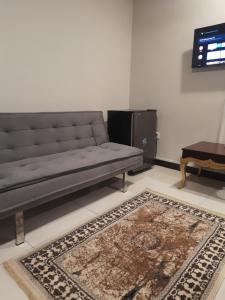 Телевизор и/или развлекательный центр в Pine Apartments Civic center bahria town Islamabad