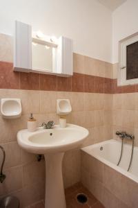 Ένα μπάνιο στο Anastasia Private Pool Apartment