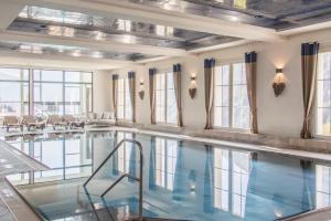 Bazén v ubytování Damülser Hof - Wellness & Spa Superior nebo v jeho okolí