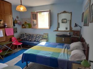 Afbeelding uit fotogalerij van Calabria collina Antico Casale con giardino bio naturale OSTELLO SELF SERVICE ATTREZZATO in Castagnarella