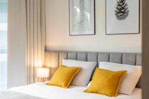 Postel nebo postele na pokoji v ubytování CHILLIapartamenty - DESIGNER apartament z dużym tarasem w Shellter Resort & Spa koło Kołobrzegu