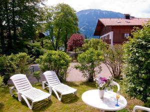 a group of chairs and a table on a yard at Landhaus am Kienberg in Pfronten