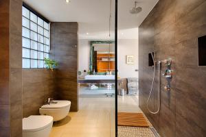 a bathroom with a toilet and a shower and a sink at Casa de l’Albada in Roses