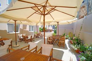 Restaurace v ubytování Agios Sostis