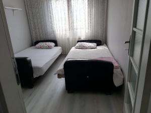 Postel nebo postele na pokoji v ubytování Yeşil vadi