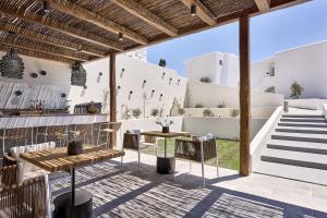 Posezení v ubytování Ios Grand Pool Suites