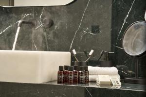 Fotografie z fotogalerie ubytování Ios Grand Pool Suites v destinaci Mylopotas