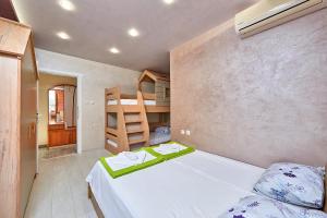 Двуетажно легло или двуетажни легла в стая в Apartment Knjaz Boris
