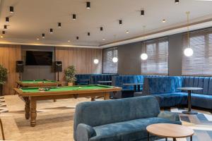 Biliár nebo kulečník v ubytování Sudecki Resort & SPA