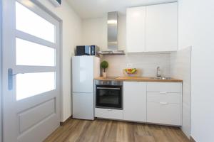 Kuchyňa alebo kuchynka v ubytovaní Studio Nomadic Kastela