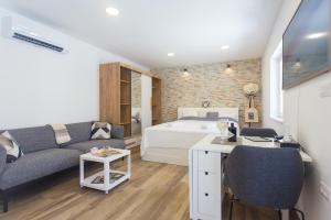 Posteľ alebo postele v izbe v ubytovaní Studio Nomadic Kastela