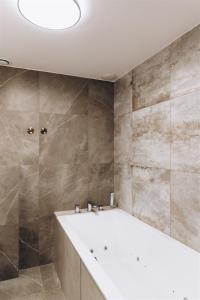 Kúpeľňa v ubytovaní LIKE HOME 2 Sauna,Jacuzzi & Spa