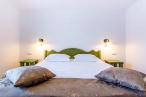 a bedroom with a large bed with two pillows at Vila Mesteacanul in Moieciu de Sus