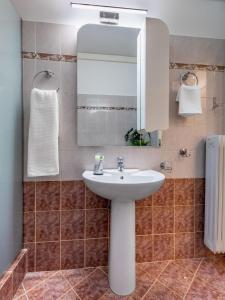 Kúpeľňa v ubytovaní Luxury Museum Apartment Athena + 20 fotografií