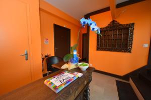 Posezení v ubytování Logis - Hotel Restaurant La Mire