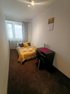 Postel nebo postele na pokoji v ubytování pokoje do wynajęcia - Podwisłocze 24