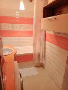 Een badkamer bij pokoje do wynajęcia - Podwisłocze 24