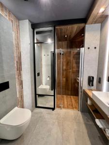 Łazienka w obiekcie Loft Klonowa - Apartament z garażem